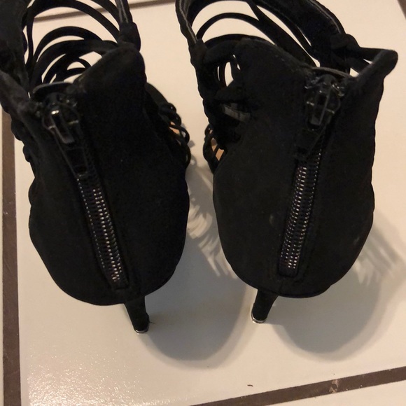 Black heels - Picture 4 of 5